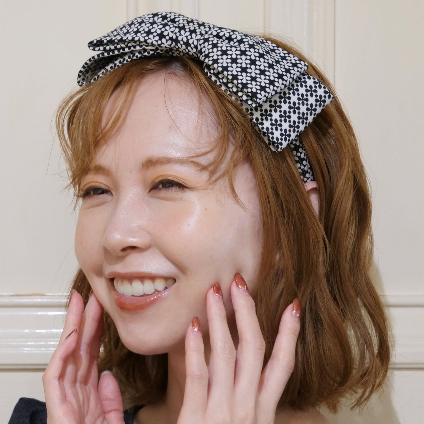 Audrey Monotone Flower