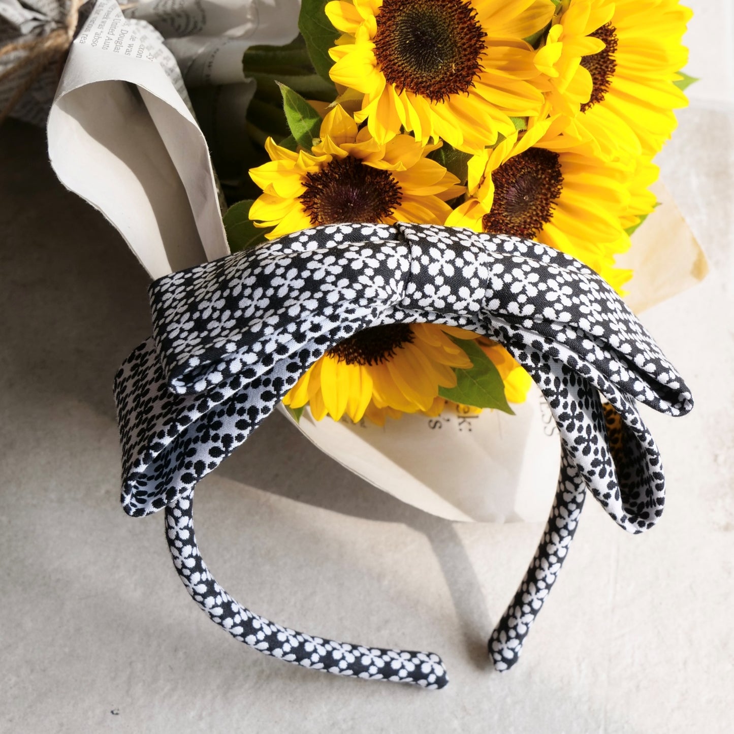 Audrey Monotone Flower