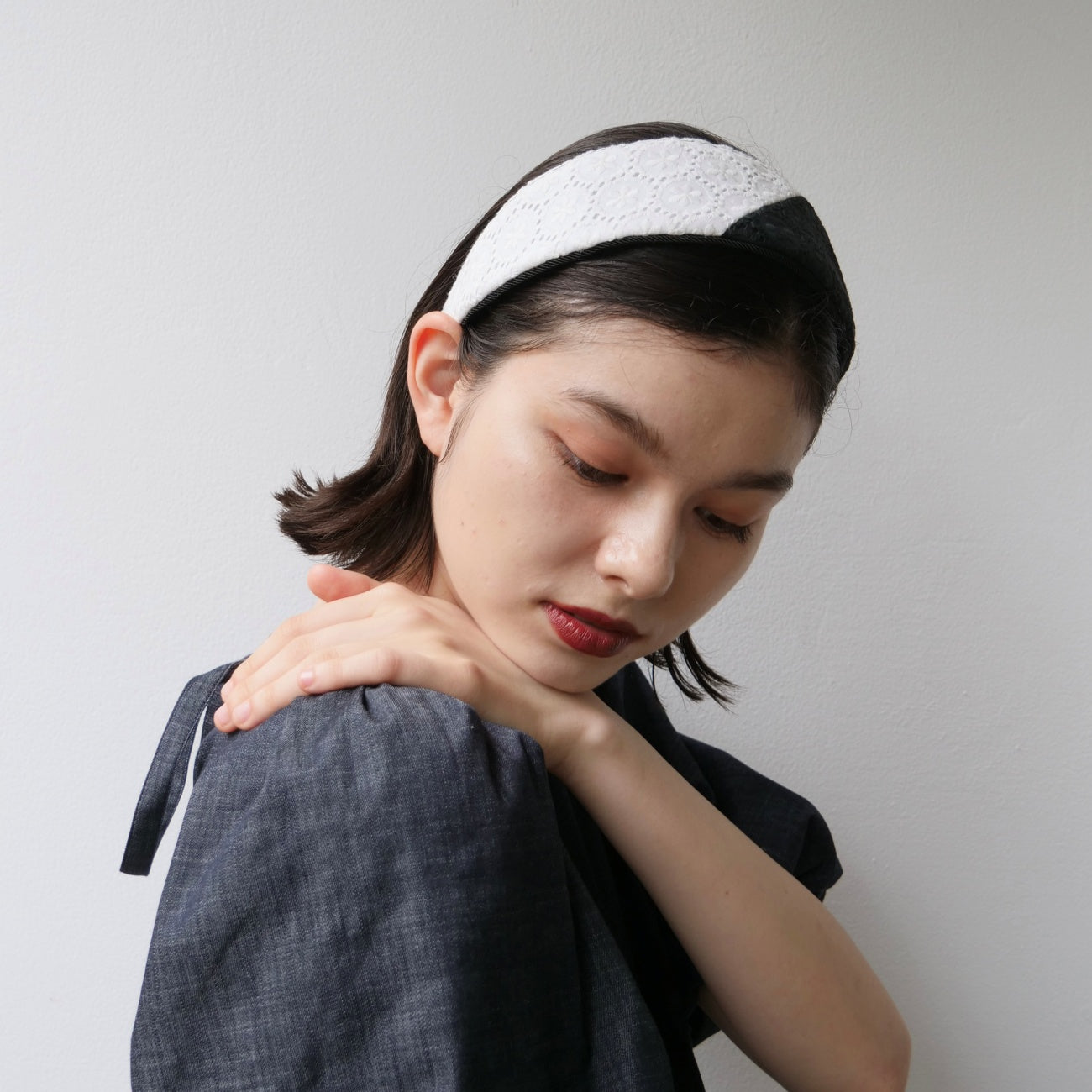 Alice Embroidery Black × White