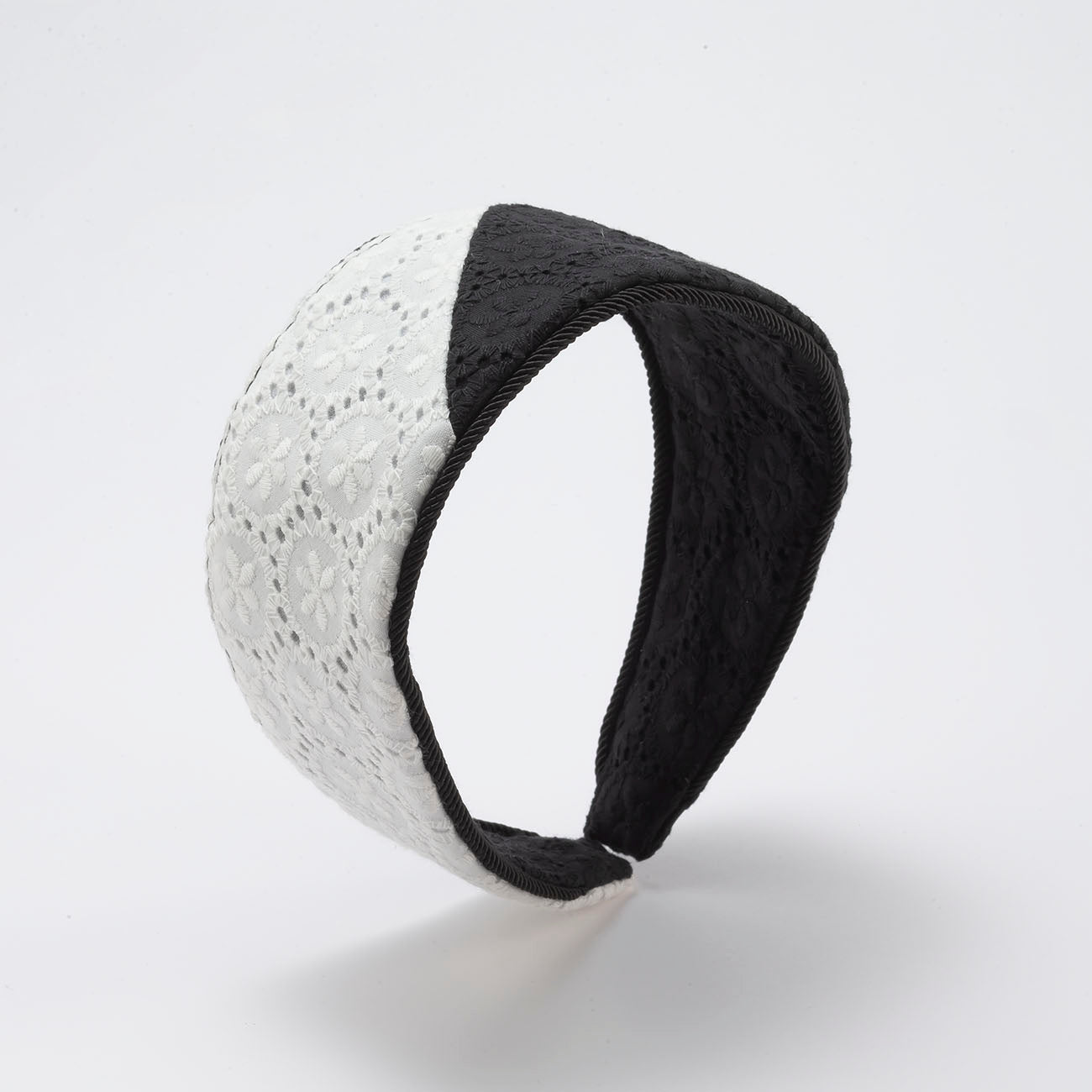 Alice Embroidery Black × White